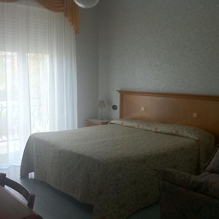 Hotel Lido Deiva Marina Eksteriør billede