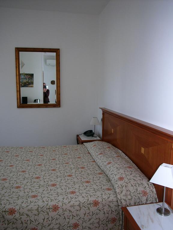 Hotel Lido Deiva Marina Eksteriør billede