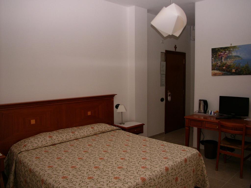 Hotel Lido Deiva Marina Eksteriør billede