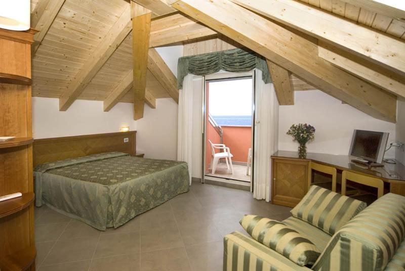 Hotel Lido Deiva Marina Eksteriør billede